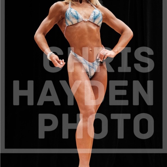 Muscle Dazzle Competition Suit with case, extra rhinestones & jewelry. - Picture 4 of 17